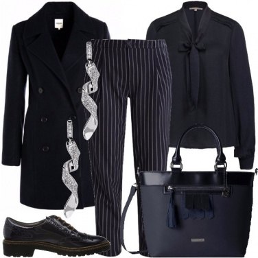 Outfit Note di blu brillante