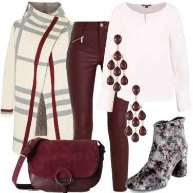 Outfit Ecopelle e borgogna