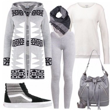 Outfit Romantiche in leggings bianchi