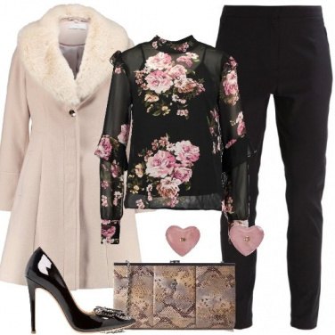 Outfit Serata con fiori e cuori