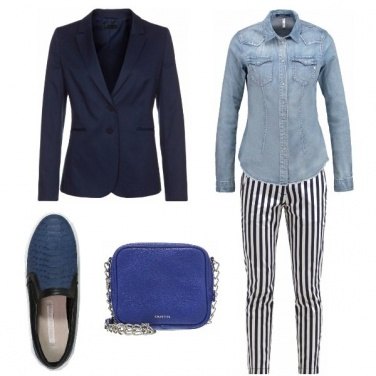 Outfit Righe e sfumature di blu