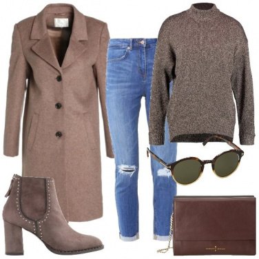 Outfit Stivaletti texani e occhiali da sole