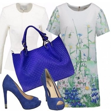 Outfit Delicata in blu china
