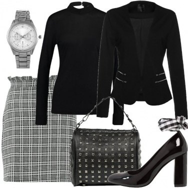 Outfit Scacchi e borchie
