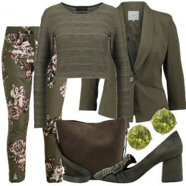 Outfit Fiori e borchie