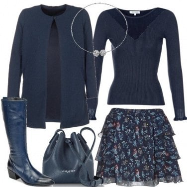 Outfit Blu e fiori delicati