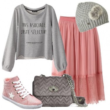 Outfit Felpa e merletti