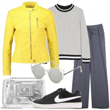 Outfit Pantalone palazzo e sneakers