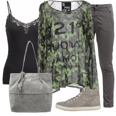 Outfit Trasparenze militari