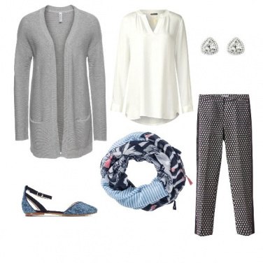 Outfit Toni del blu in ufficio
