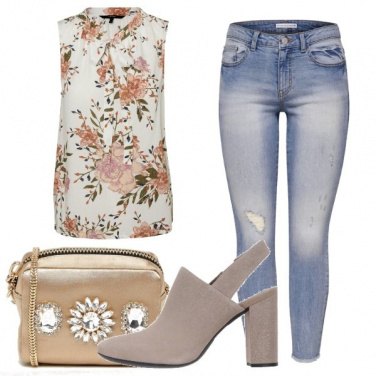 Outfit Smanicata a fiori