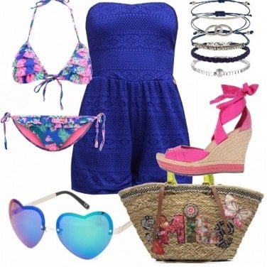 Outfit In spiaggia in rosa e blu