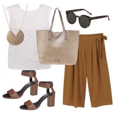 Outfit Pizzo e collana oro