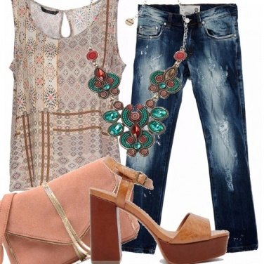 Outfit Denim e sandalo con tacco largo