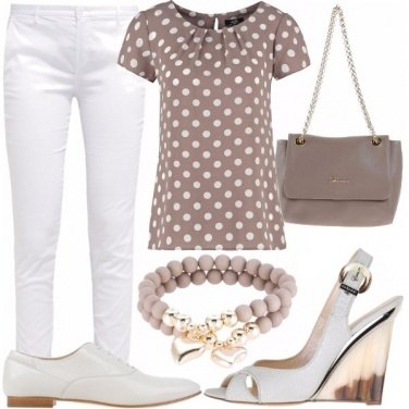 Outfit Pretty woman in pantaloni