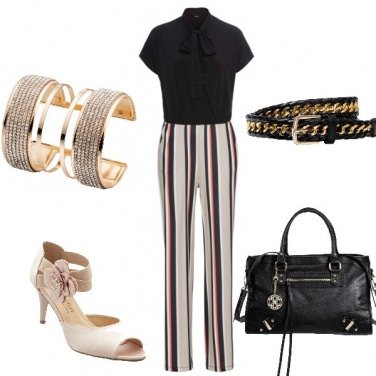Outfit Jumpsuit e sandalo col fiore