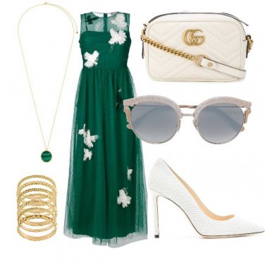 Outfit Farfalle bianche su un velo verde