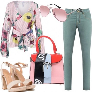 Outfit Fiori su righe per la camicia a colori