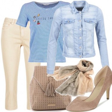 Outfit Azzurro sul beige