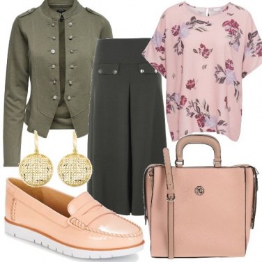 Outfit Verde e fiori rosa