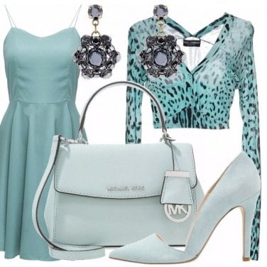 Outfit Verde acqua e pennellate di nero