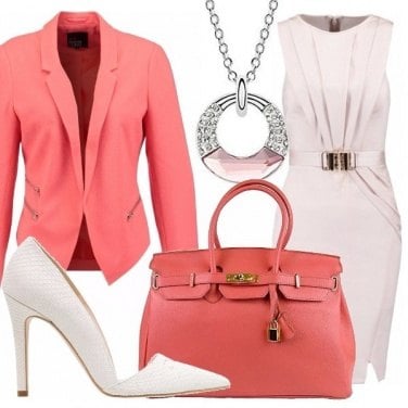 Outfit Corallo e avorio