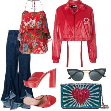 Outfit Crop svasati fiori e cuori