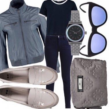 Outfit Portrait in grey and blue