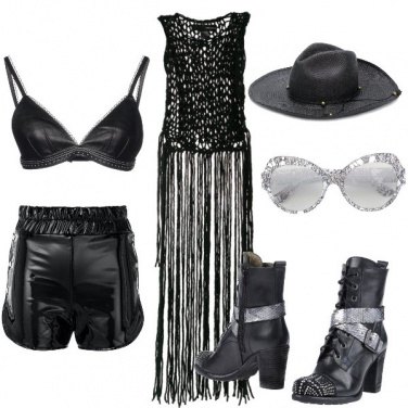 Outfit Nero anche per il festival Coachella....
