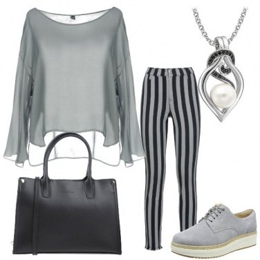 Outfit Grigio e righe