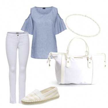 Outfit Pratica in bianco e blu