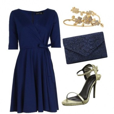 Outfit Blu con dettagli oro