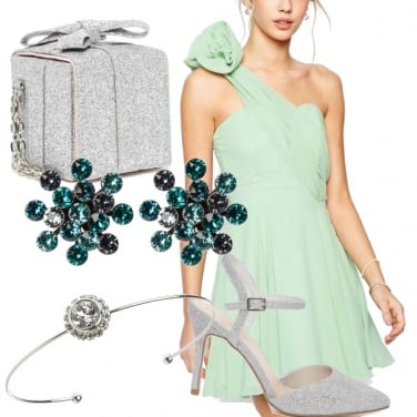 Outfit Invitata con i fiocchi