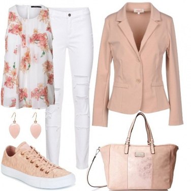 Outfit In ufficio con le Converse