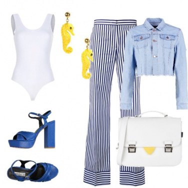 Outfit Pantalone a righe bianche e blu