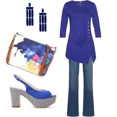Outfit \'70 in blu elettrico