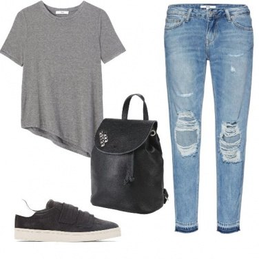Outfit T-shirt asimmetrica