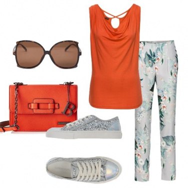 Outfit Pantalone floreale e top