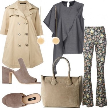 Outfit Pantalone a zampa floreale