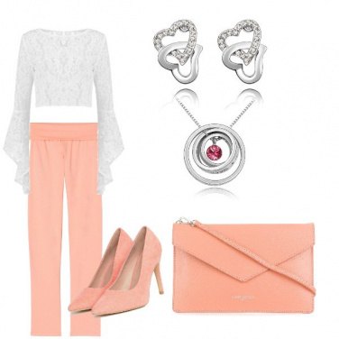 Outfit Bianco e pesca