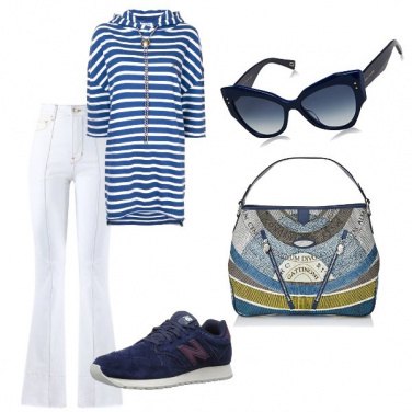 Outfit Felpa lunga e sneakers