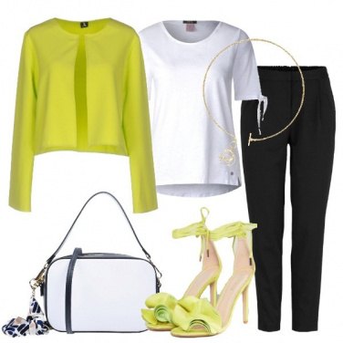 Outfit T-shirt bianca in ufficio