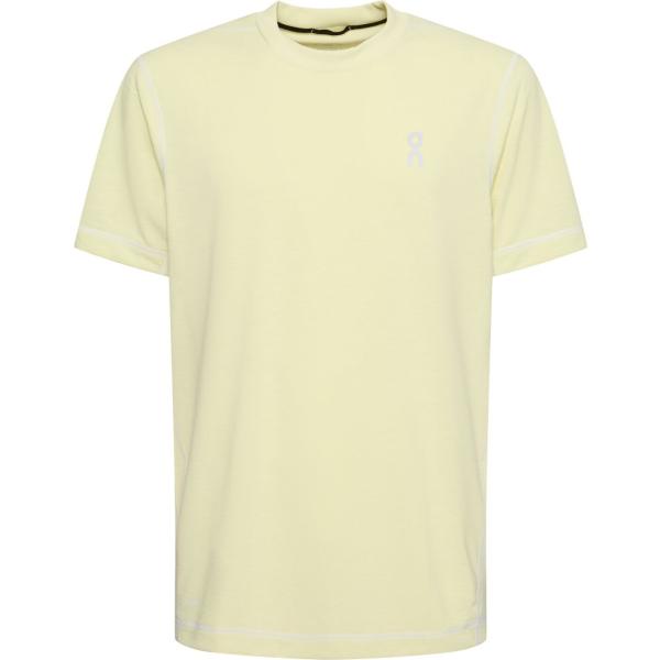 t-shirt On bianco