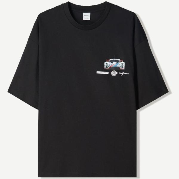 camiseta Bershka negro con diseños