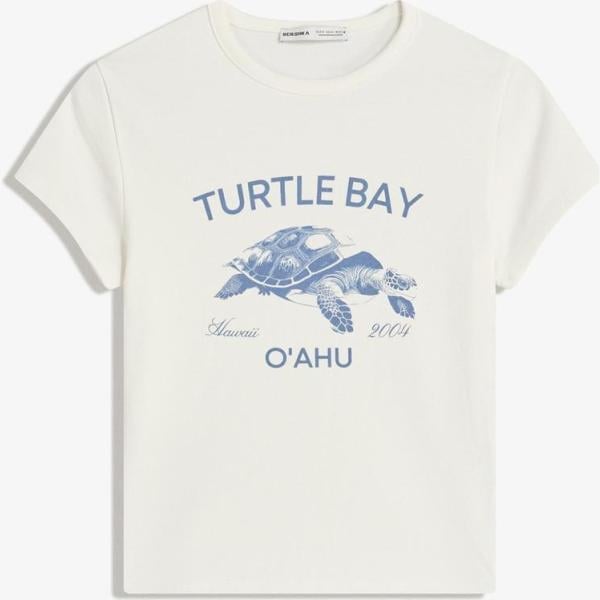 camiseta Bershka blanco con diseños