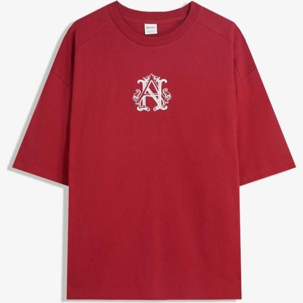 camiseta Bershka rojo con diseños