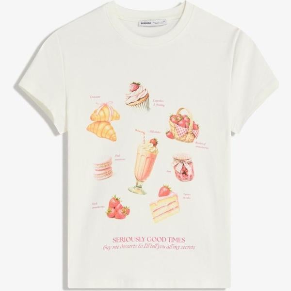 camiseta Bershka blanco con diseños