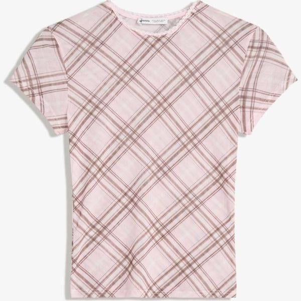 camiseta Bershka blanco con diseños
