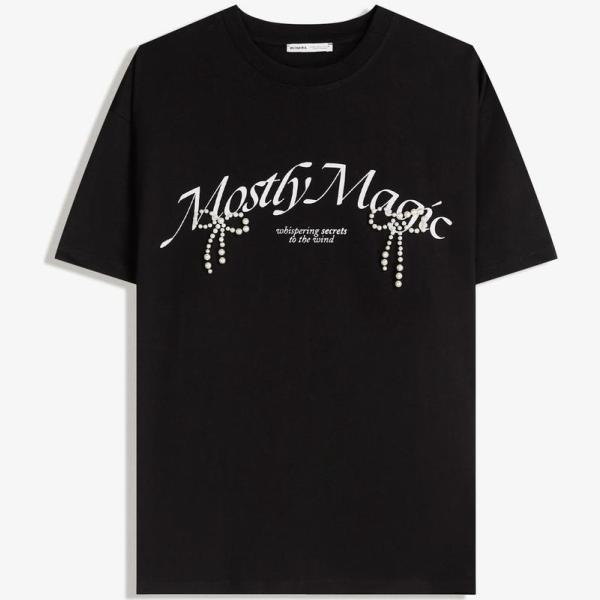 camiseta Bershka negro con diseños