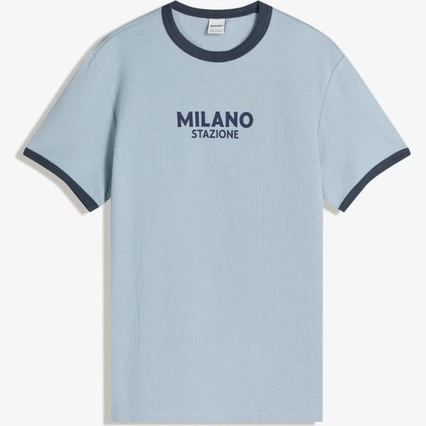 camiseta Bershka blanco con diseños